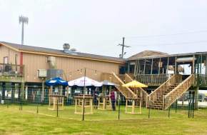 Hardheads Icehouse and Grill