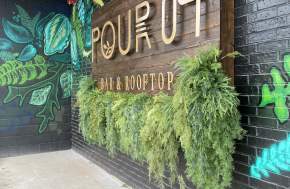 Pour09 Bar & Rooftop