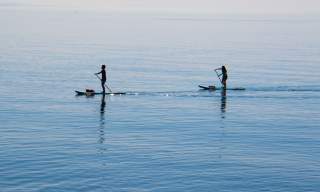 10 consejos para practicar paddle surf, kayak y remo en Fuengirola con total seguridad