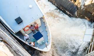 MS Brekke i Brekke sluser i Halden.