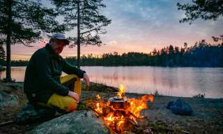 Trømborgfjella ved bålet med Sten Ihlebakke i Helt Vilt og Event Partner Norge
