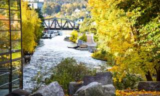 Mosseelva i Møllebyen (Moss) på høsten