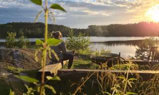 Peace of mind in the sunset at Ravnsjøhytta in Vansjø on a summer day