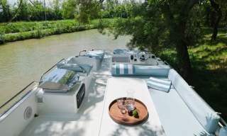 oustide seating area on boat