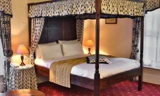 Four poster bed at the Reigate Manor Hotel
