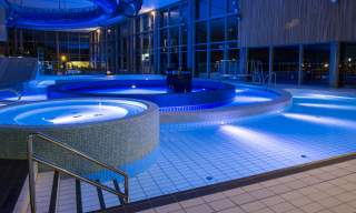 badebasseng inne på aquarama