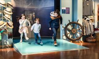Barn som leker på Sjøfartsmuseet i Aust-Agder