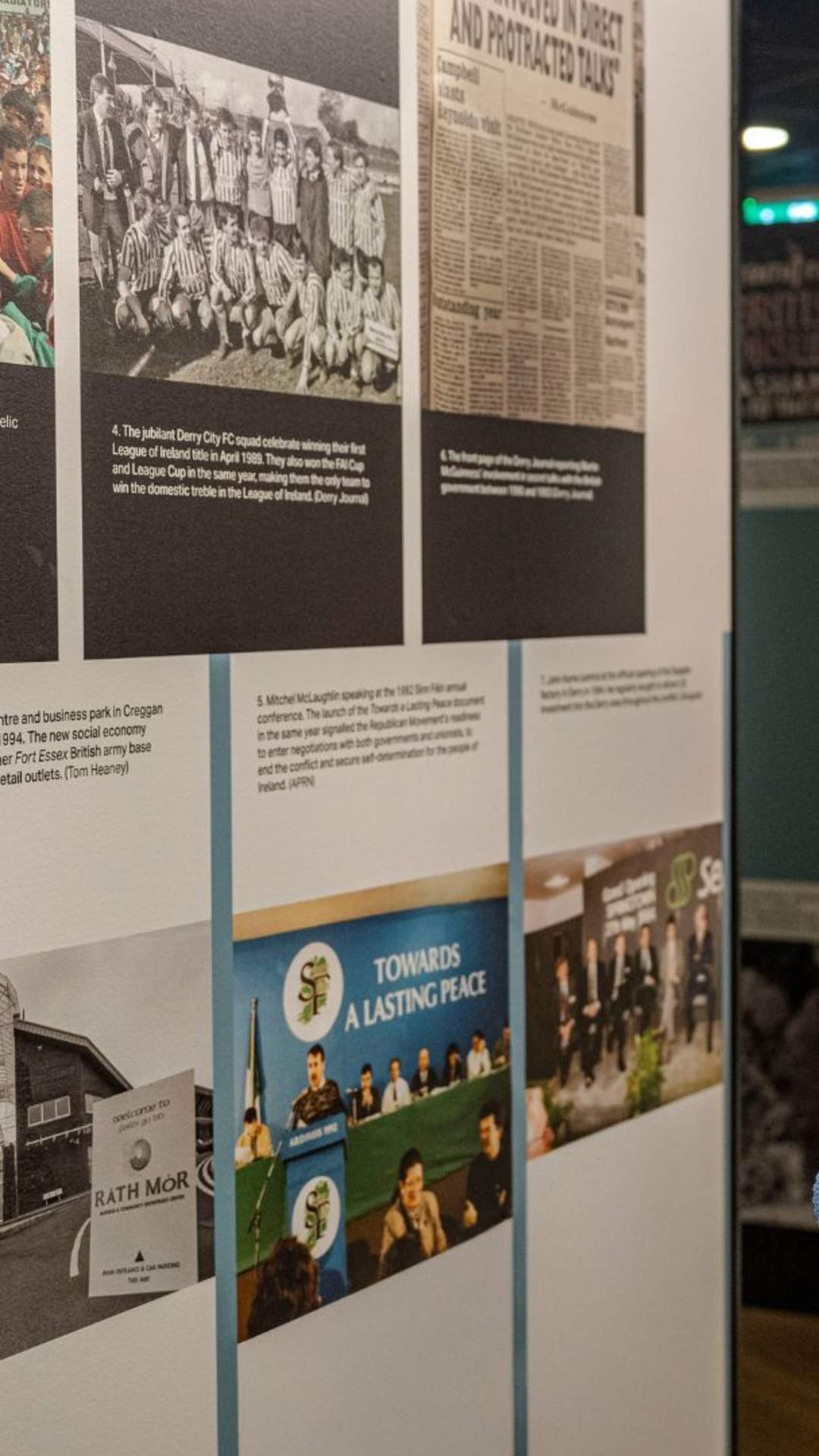 Couple walking into the entrance of Peacemakers Museum in Derry~Londonderry