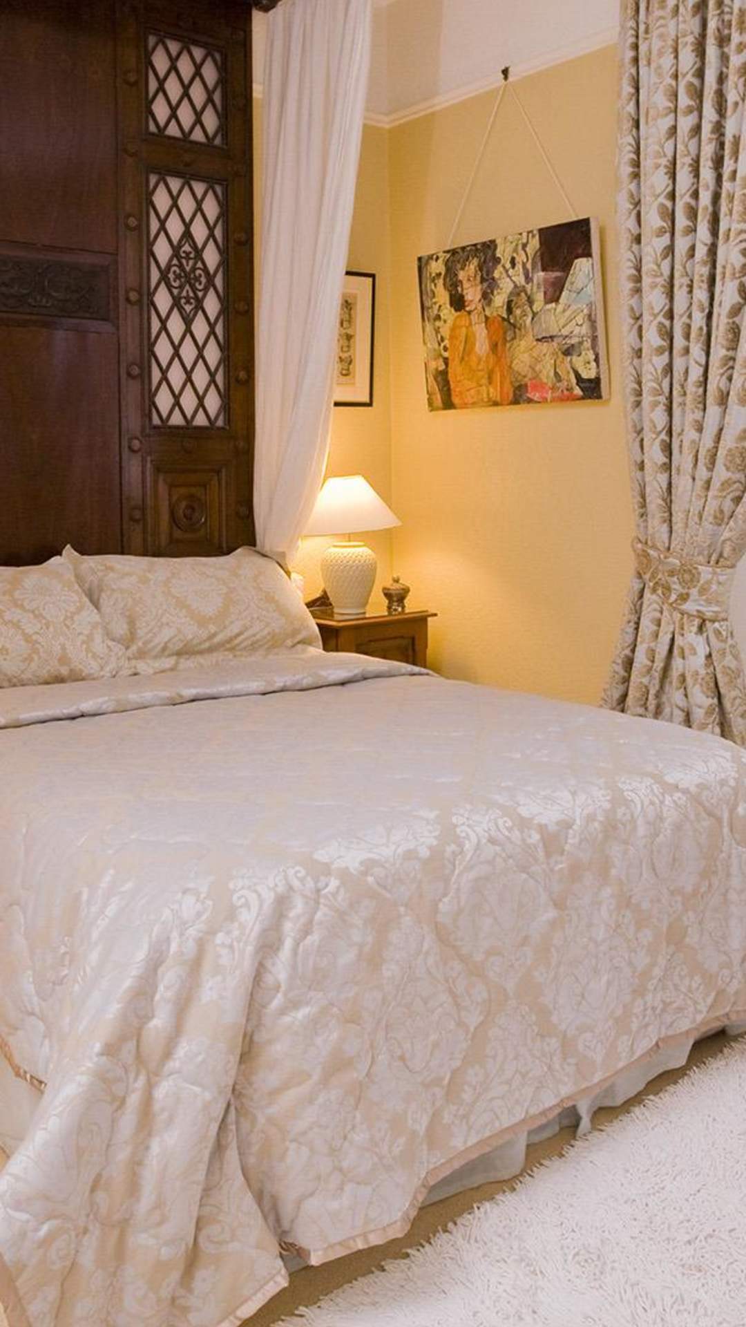 a made up bed at Laurel Villa Guest House