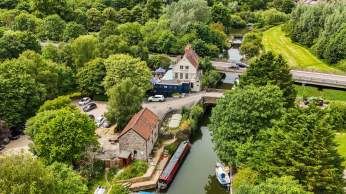 Top country pub walks near Bristol