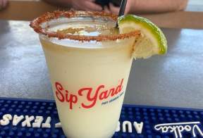 Sip Yard: rozen margarita