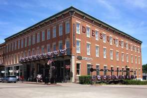 DeSoto House Hotel
