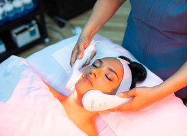 A women receiving a facial treatment at Urbaine Oasis spa