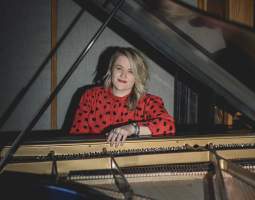 Warren Hood with Special Guest Emily Gimble