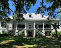 A grand mélange of Cajun and Creole cultures for private groups of up to 12, starting with a private airboat tour of the cypress swamps. Visit Laura, a Creole Plantation and explore her historic slave quarters surrounded by sugar cane fields. Enjoy an elegant seated lunch at Houmas House plantation, followed by a guided tour of this grand mansion.