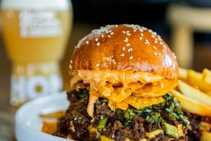 BURGER & COLA 38-kT THE RICH おまけ付き Newport Burger Bender 2026 | Newport RI Best Burger Competition