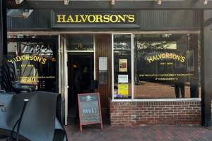 Halvorsons Upstreet Cafe
