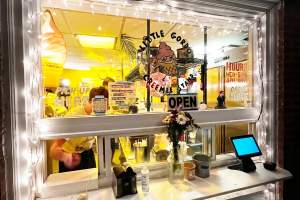Little Gordo Creemee Stand