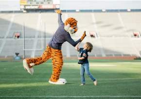 aubie and fan