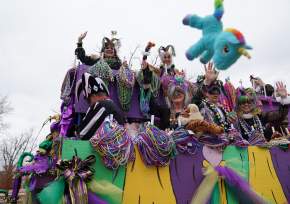 picure of the downtown Auburn Mardi Gras parade