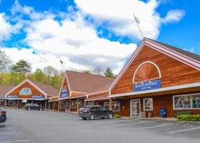 French Mountain Commons Outlets