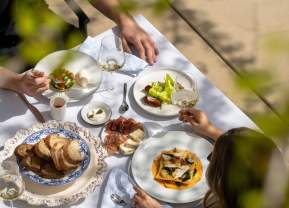 What to Eat in Kelowna & the Okanagan: Local Dishes You Must Try