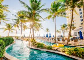 Pelican Grand
