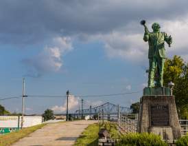 Louis Armstrong Statue - Algiers Point Levee