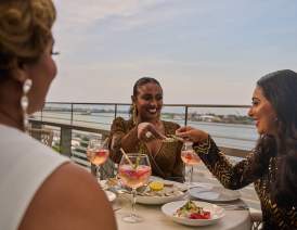 Balcony Dining - Chemin a la Mer