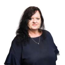 Linda Cannup Headshot with city background
