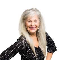 Della Carmichael Headshot with city background