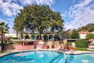 Hotel Swimming Pools in Austin with Day Passes