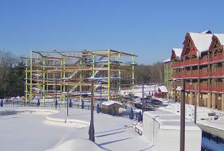 Live Webcam View at Great Wolf Lodge of the outdoor pool & ropes course