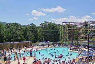 Live Webcam View at Great Wolf Lodge of the outdoor pool & ropes course