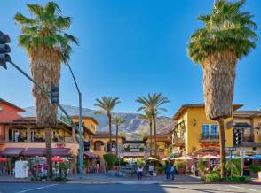 Experience Palm Springs Like a Local: Midcentury Homes, Vintage Finds, and Local Eats