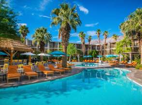 Your Complete Guide to Palm Springs Pool Day Passes