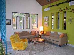 V Wine Lounge & Martini Bar