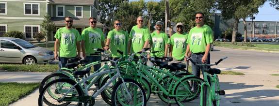 The team of Green Apple Bike volunteers.