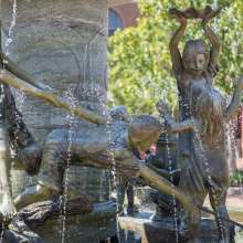a large fountain with children