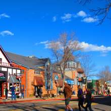 Downtown Estes Park Shoppers
