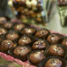 Old Market Candy Shop will please your giftees with mouthwatering chocolates and other scrumptious sweets