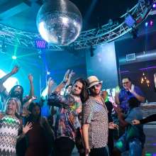 Group dancing at Hunters in Palm Springs