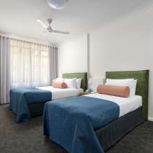 Baileys Parkside Motel