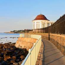 Cliff Walk walking path along the ocean in Newport