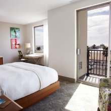 #13 shorebreak guestroom