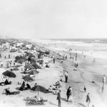 Beach with sun umbrellas 1930s