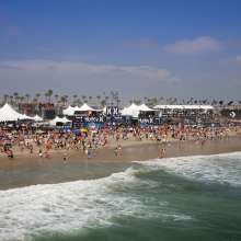 hurley us open of surfing crowd