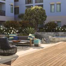 Kimpton Shorebreak Courtyard