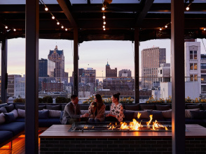Scenic Sips in Milwaukee: Rooftop Bars and Waterfront Drinks
