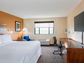 Hotel Room at Four Points by Sheraton Milwaukee Airport